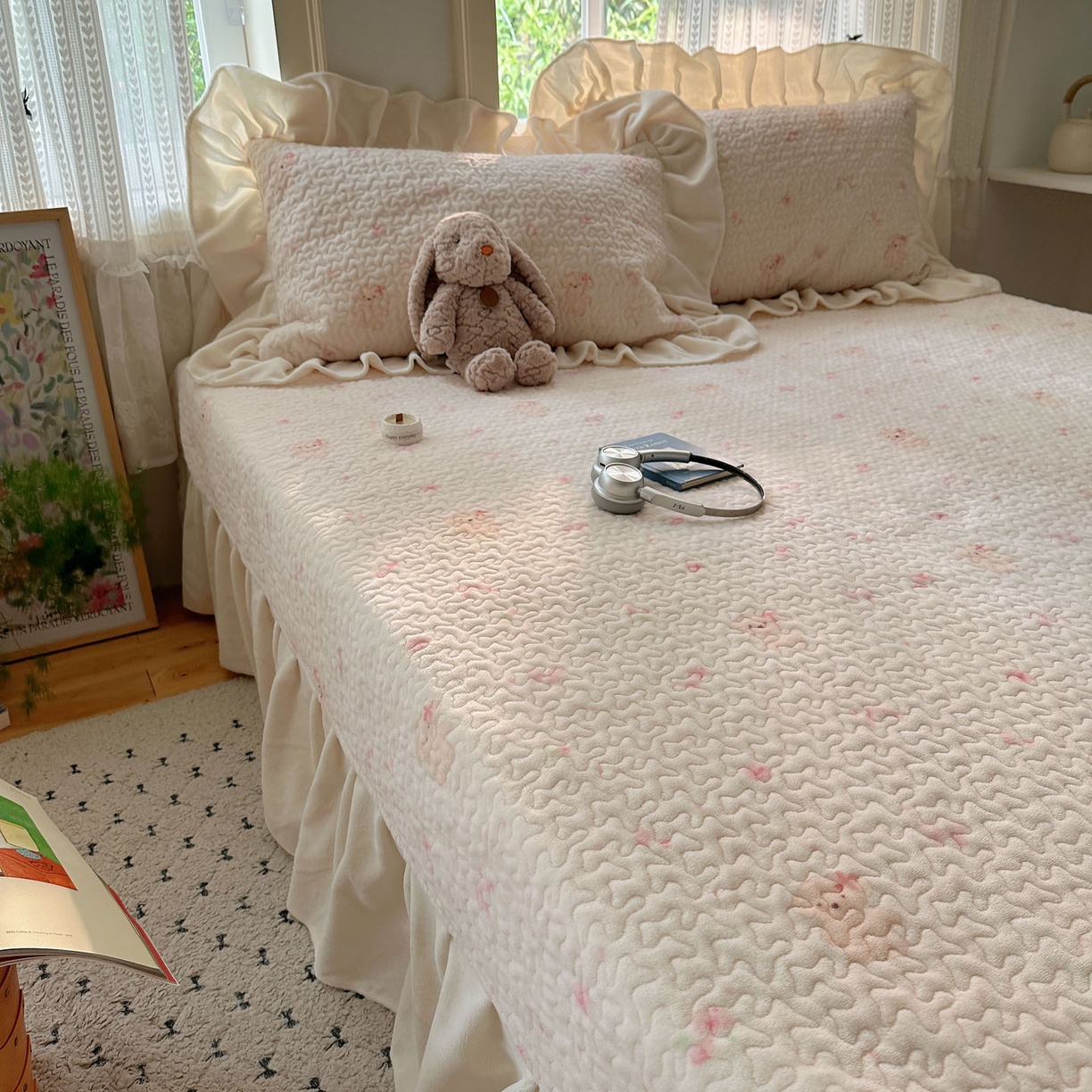 91家纺网 家纺一手货源 找家纺 红嘴企鹅 2025新款花边加厚牛奶绒单品床盖单件床盖三件套 可爱比熊