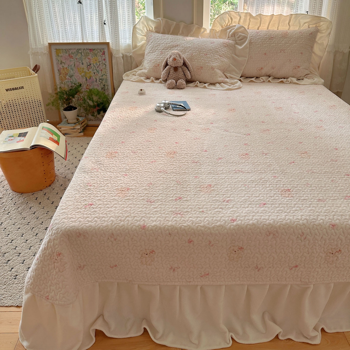 91家纺网 家纺一手货源 找家纺 红嘴企鹅 2025新款花边加厚牛奶绒单品床盖单件床盖三件套 可爱比熊