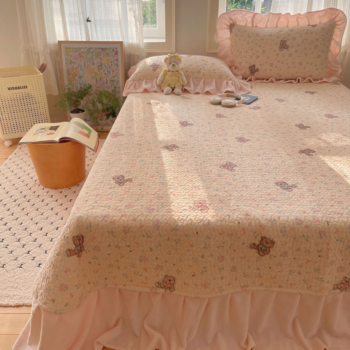 91家纺网 家纺一手货源 找家纺 红嘴企鹅 2025新款花边加厚牛奶绒单品床盖单件床盖三件套 萌萌熊