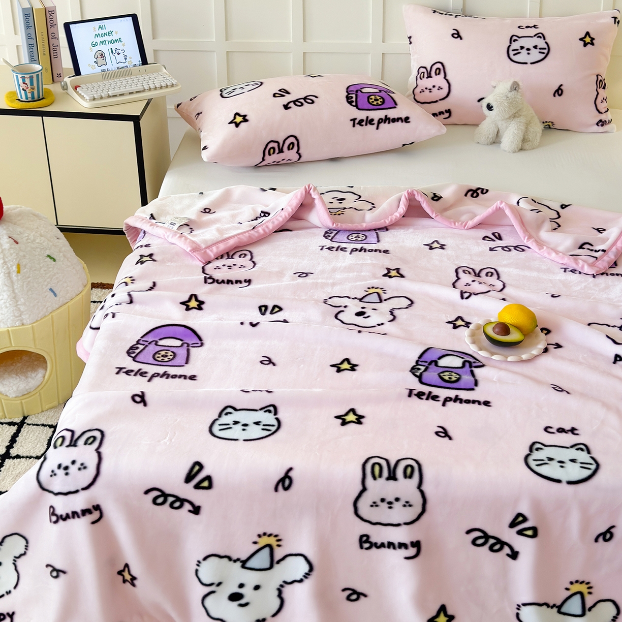 91家纺网 家纺一手货源 找家纺 舒隅家纺 2025新款双层印花云毯毛毯毯子 晚安班尼-粉