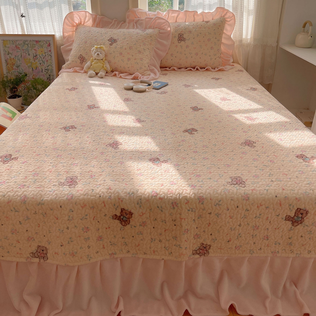 91家纺网 家纺一手货源 找家纺 红嘴企鹅 2025新款花边加厚牛奶绒单品床盖单件床盖三件套 萌萌熊