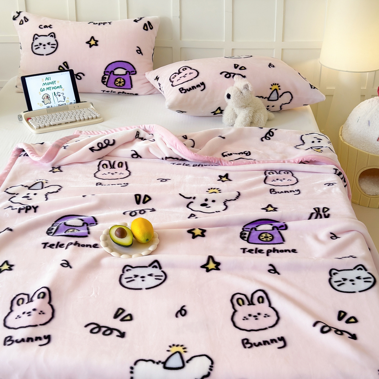 91家纺网 家纺一手货源 找家纺 舒隅家纺 2025新款双层印花云毯毛毯毯子 晚安班尼-粉