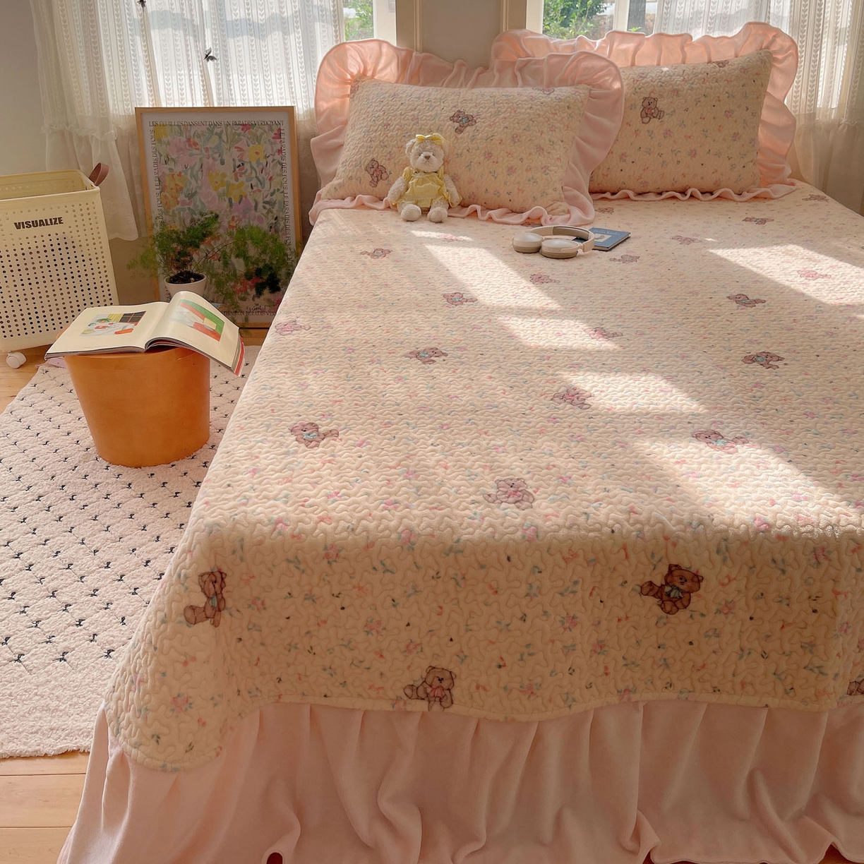 91家纺网 家纺一手货源 找家纺 红嘴企鹅 2025新款花边加厚牛奶绒单品床盖单件床盖三件套 萌萌熊