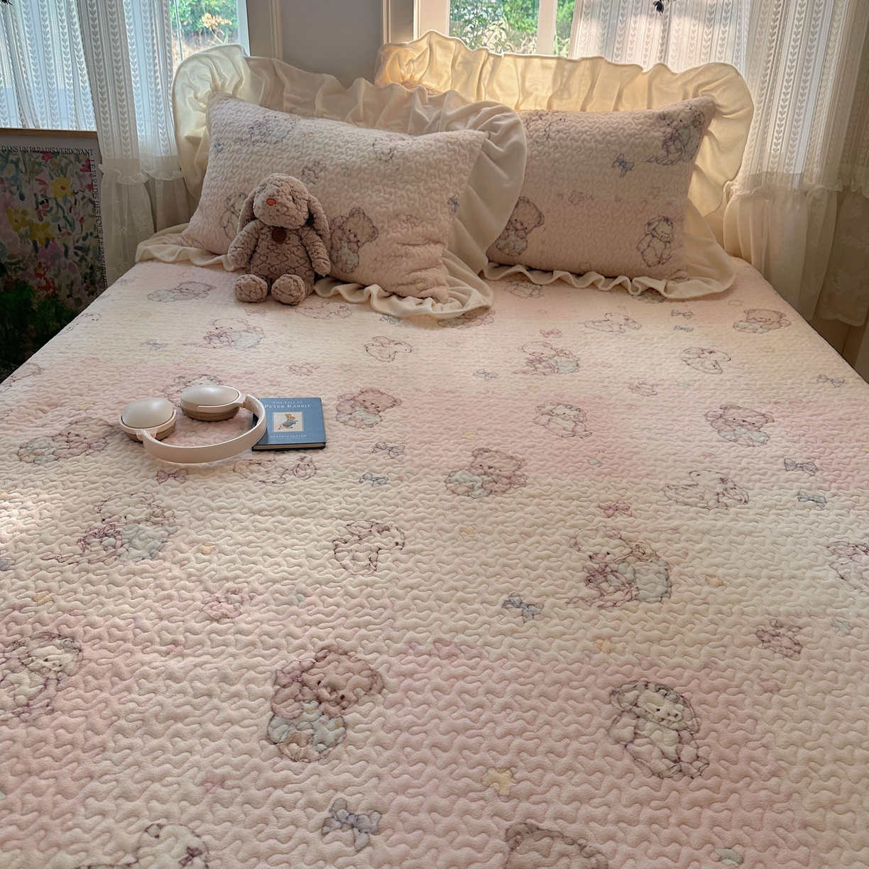 91家纺网 家纺一手货源 找家纺 红嘴企鹅 2025新款花边加厚牛奶绒单品床盖单件床盖三件套 梦幻小熊