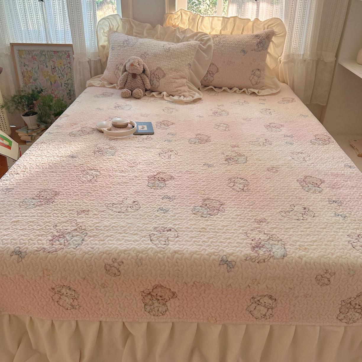 91家纺网 家纺一手货源 找家纺 红嘴企鹅 2025新款花边加厚牛奶绒单品床盖单件床盖三件套 梦幻小熊