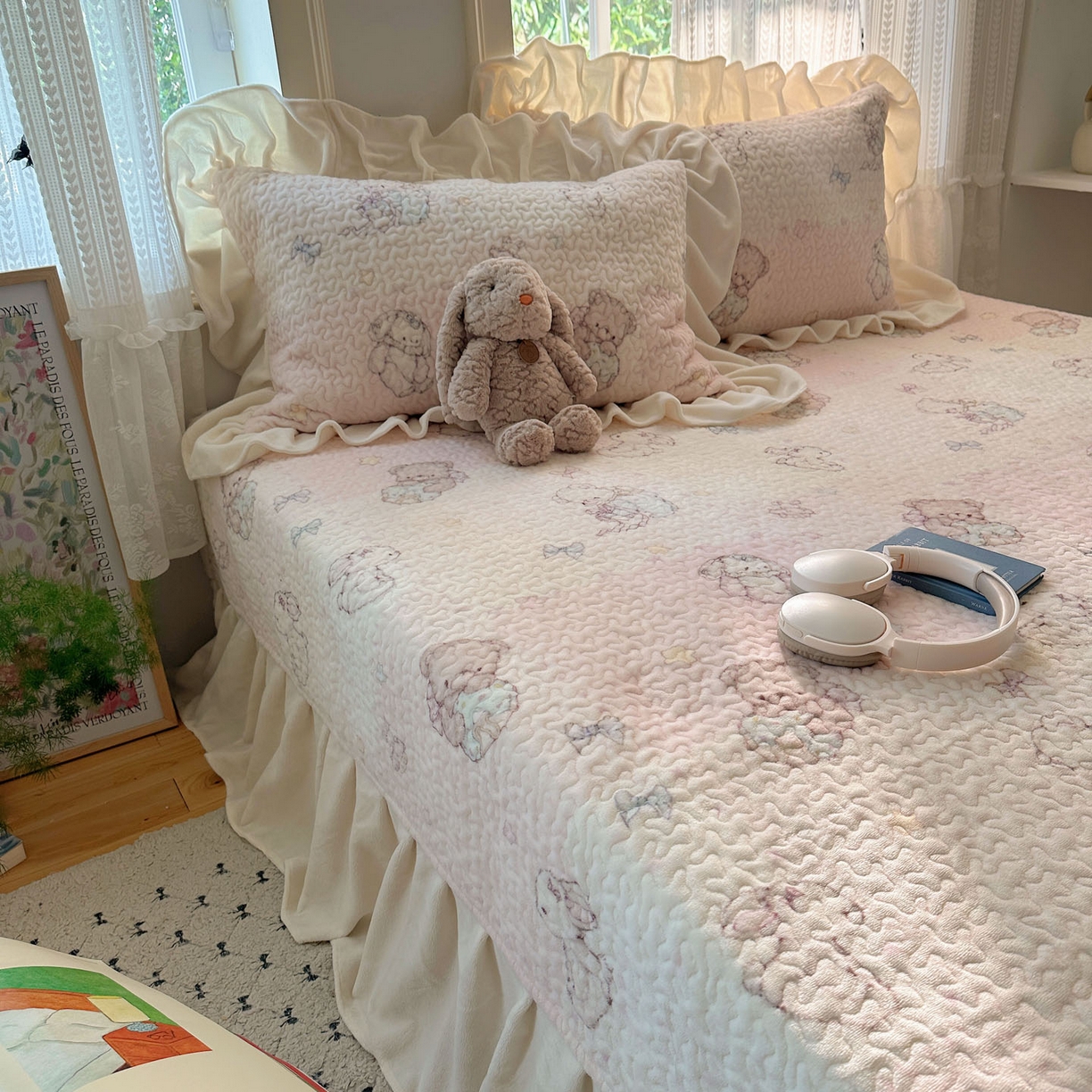 91家纺网 家纺一手货源 找家纺 红嘴企鹅 2025新款花边加厚牛奶绒单品床盖单件床盖三件套 梦幻小熊