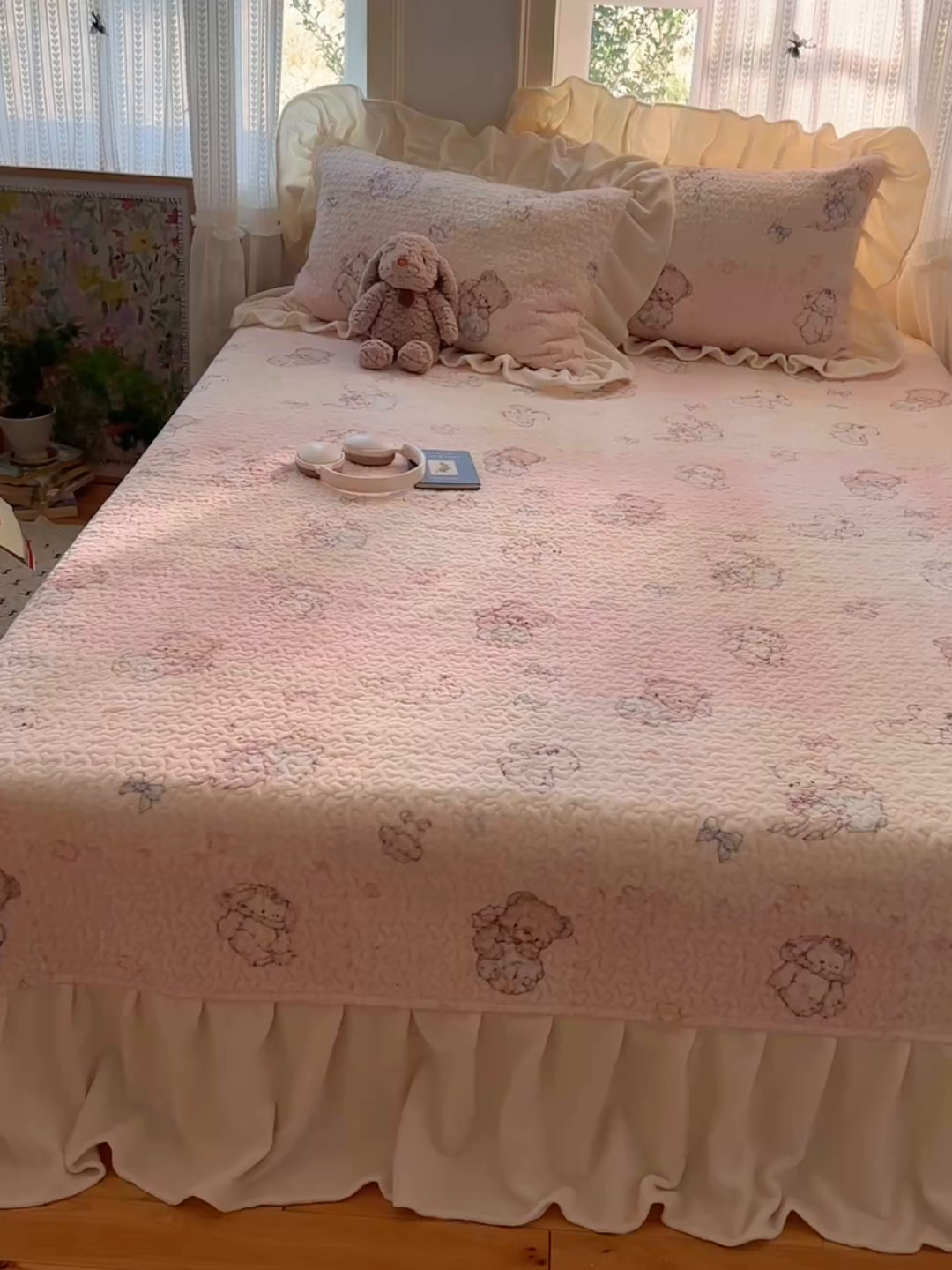 91家纺网 家纺一手货源 找家纺 红嘴企鹅 2025新款花边加厚牛奶绒单品床盖单件床盖三件套 梦幻小熊