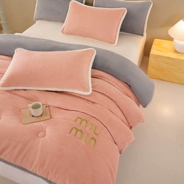 91家纺网 家纺一手货源 找家纺 梦初语 2025新款牛奶绒被子冬被冬季加厚保暖棉被宿舍单人被芯2025新款被褥（热款产品） min-玉