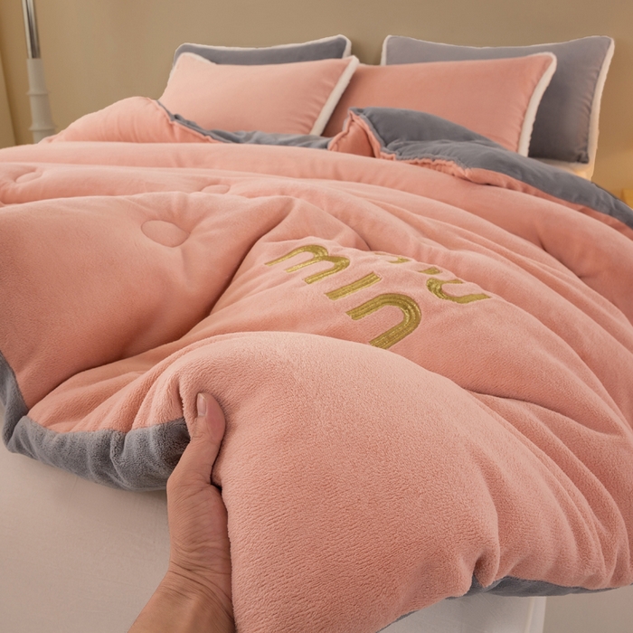 91家纺网 家纺一手货源 找家纺 梦初语 2025新款牛奶绒被子冬被冬季加厚保暖棉被宿舍单人被芯2025新款被褥（热款产品） min-玉