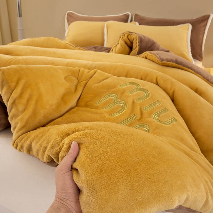 91家纺网 家纺一手货源 找家纺 梦初语 2025新款牛奶绒被子冬被冬季加厚保暖棉被宿舍单人被芯2025新款被褥（热款产品） min-咖