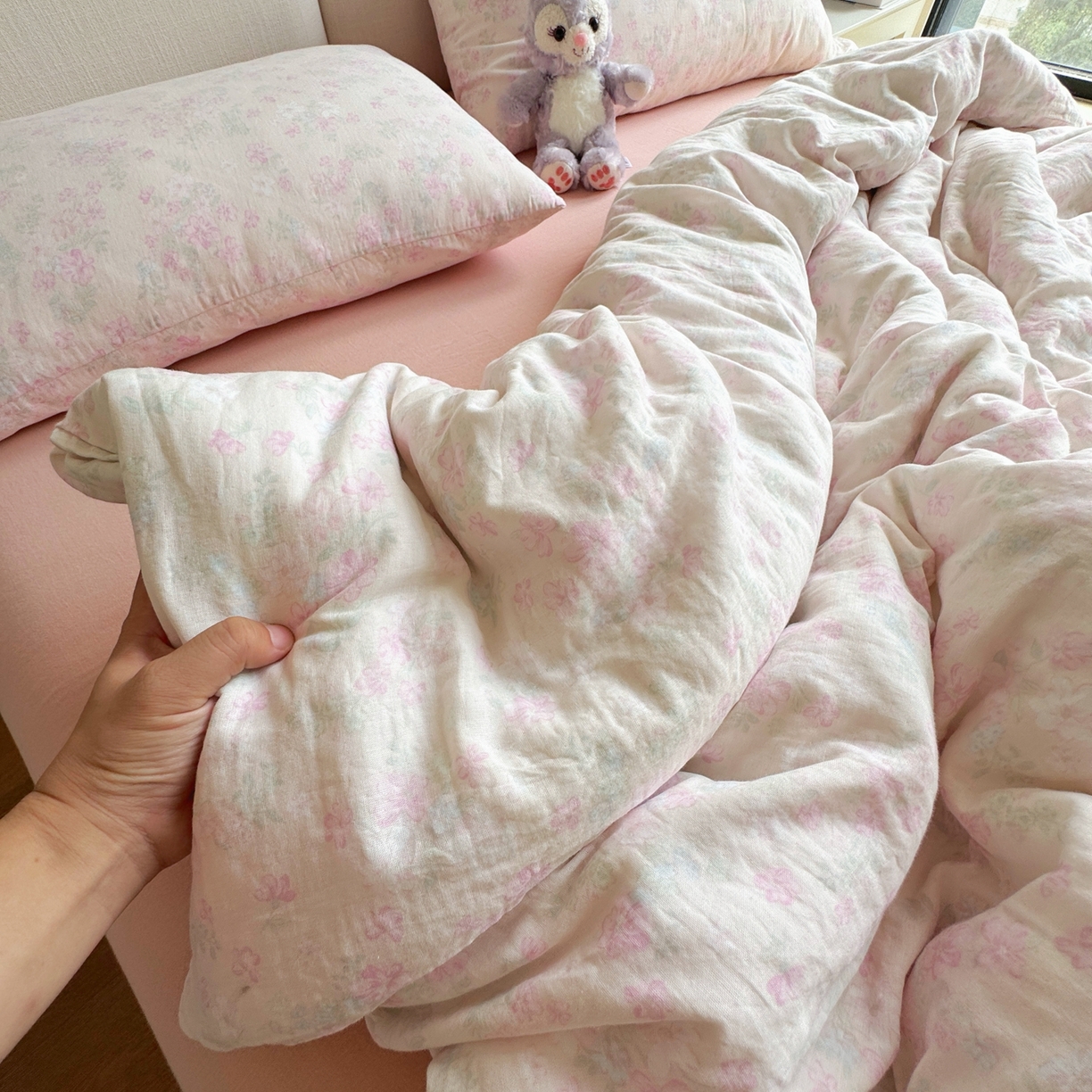 91家纺网 家纺一手货源 找家纺 8+8 2025新款全棉A类母婴级抗菌有氧全棉双层纱亲肤全棉小清新印花三件套四件套 简约款-爱丽丝