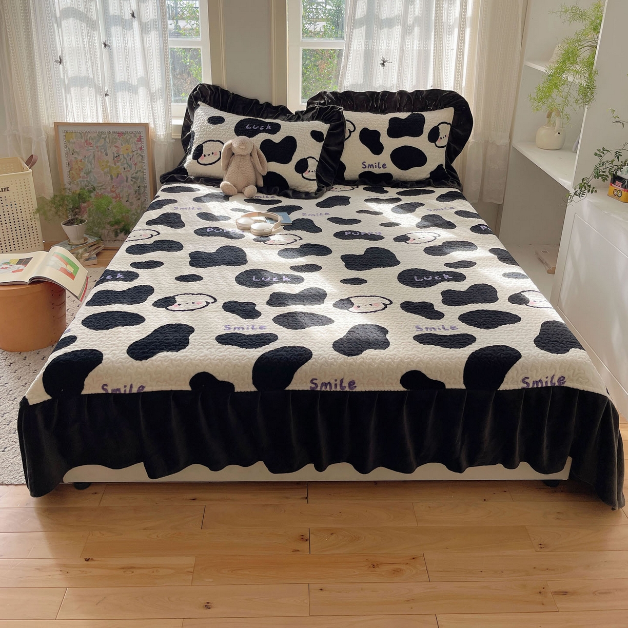 91家纺网 家纺一手货源 找家纺 红嘴企鹅 2025新款花边加厚牛奶绒单品床盖单件床盖三件套 奶油狗