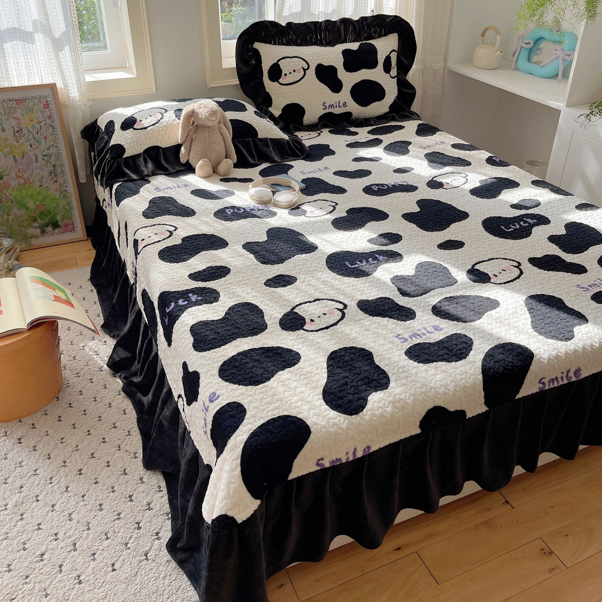 91家纺网 家纺一手货源 找家纺 红嘴企鹅 2025新款花边加厚牛奶绒单品床盖单件床盖三件套 奶油狗