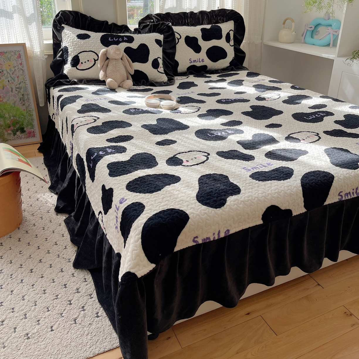 91家纺网 家纺一手货源 找家纺 红嘴企鹅 2025新款花边加厚牛奶绒单品床盖单件床盖三件套 奶油狗