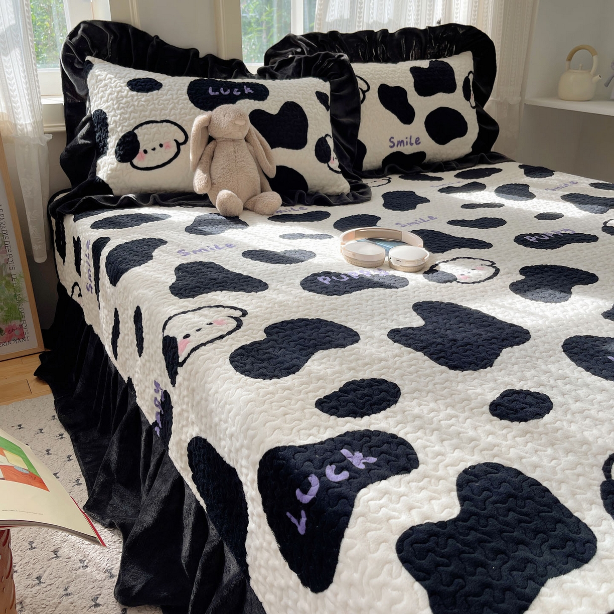 91家纺网 家纺一手货源 找家纺 红嘴企鹅 2025新款花边加厚牛奶绒单品床盖单件床盖三件套 奶油狗