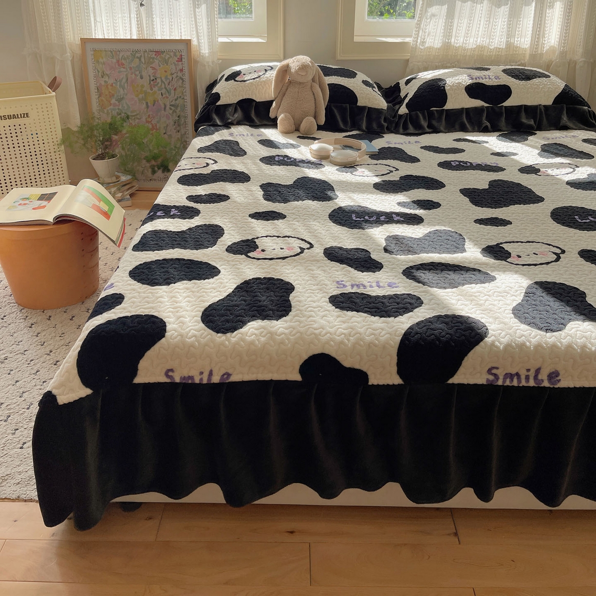 91家纺网 家纺一手货源 找家纺 红嘴企鹅 2025新款花边加厚牛奶绒单品床盖单件床盖三件套 奶油狗