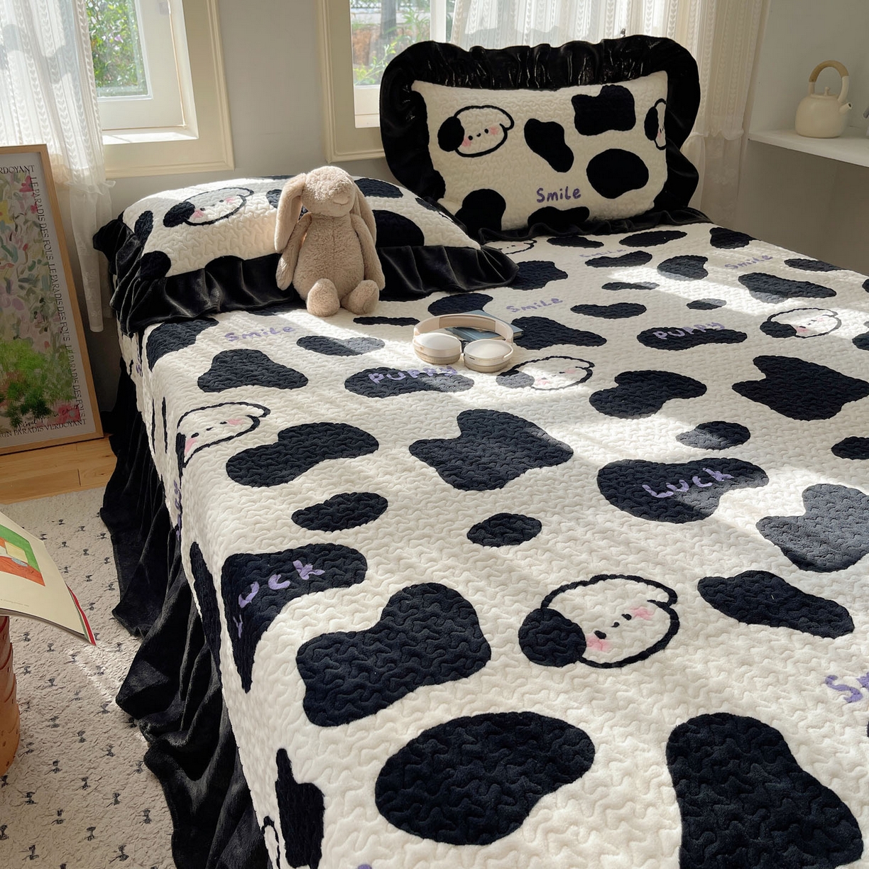 91家纺网 家纺一手货源 找家纺 红嘴企鹅 2025新款花边加厚牛奶绒单品床盖单件床盖三件套 奶油狗