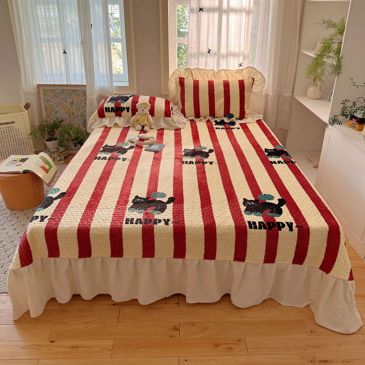 91家纺网 家纺一手货源 找家纺 红嘴企鹅 2025新款花边加厚牛奶绒单品床盖单件床盖三件套 平安猫