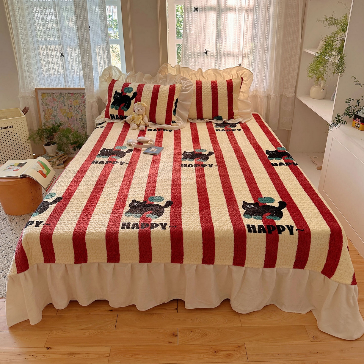 91家纺网 家纺一手货源 找家纺 红嘴企鹅 2025新款花边加厚牛奶绒单品床盖单件床盖三件套 平安猫