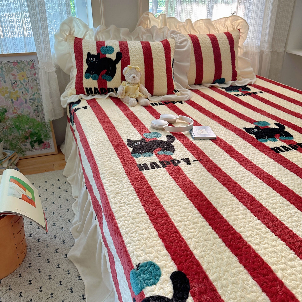 91家纺网 家纺一手货源 找家纺 红嘴企鹅 2025新款花边加厚牛奶绒单品床盖单件床盖三件套 平安猫