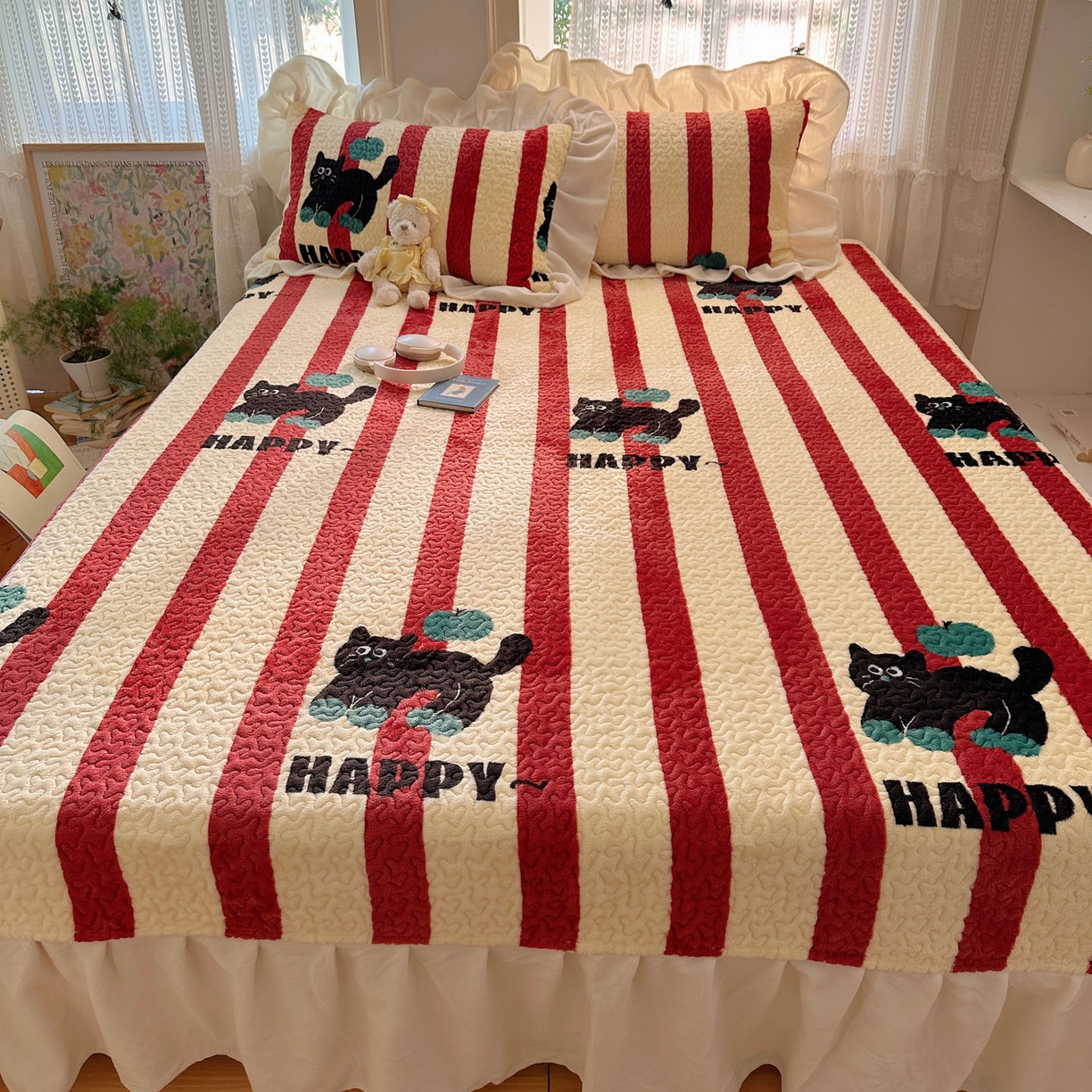 91家纺网 家纺一手货源 找家纺 红嘴企鹅 2025新款花边加厚牛奶绒单品床盖单件床盖三件套 平安猫