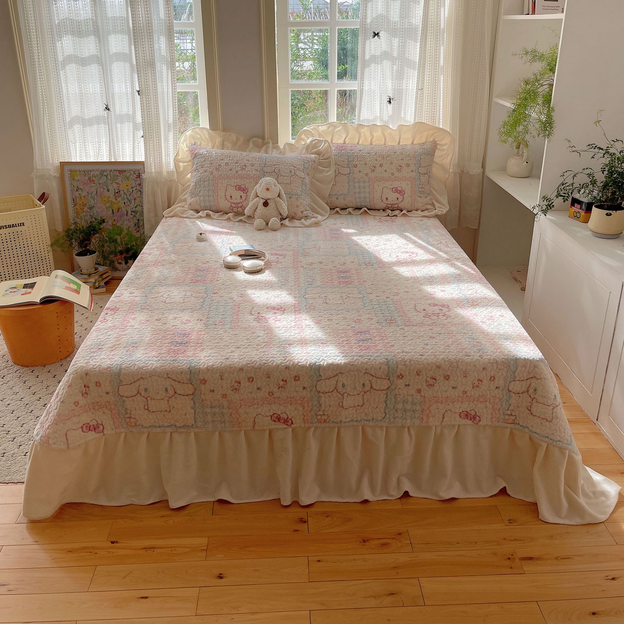 91家纺网 家纺一手货源 找家纺 红嘴企鹅 2025新款花边加厚牛奶绒单品床盖单件床盖三件套 少女猫咪