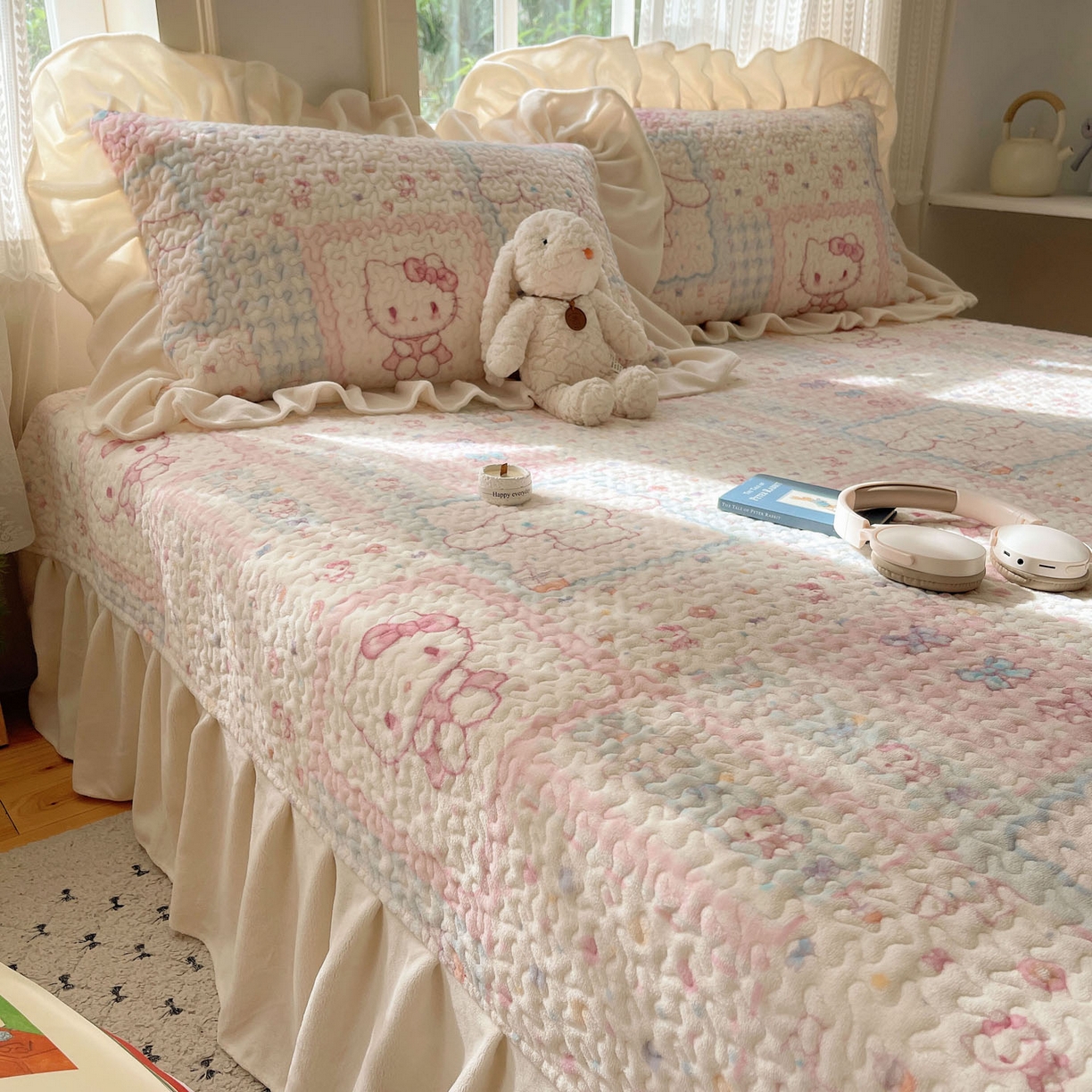 91家纺网 家纺一手货源 找家纺 红嘴企鹅 2025新款花边加厚牛奶绒单品床盖单件床盖三件套 少女猫咪