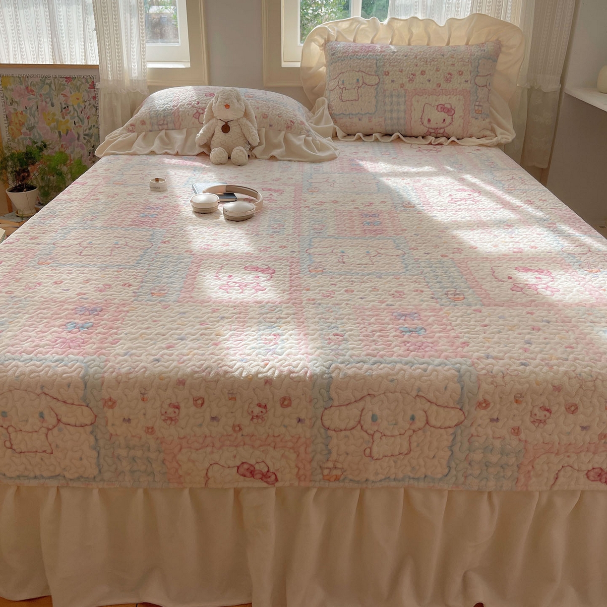 91家纺网 家纺一手货源 找家纺 红嘴企鹅 2025新款花边加厚牛奶绒单品床盖单件床盖三件套 少女猫咪