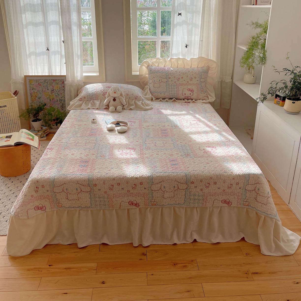 91家纺网 家纺一手货源 找家纺 红嘴企鹅 2025新款花边加厚牛奶绒单品床盖单件床盖三件套 少女猫咪