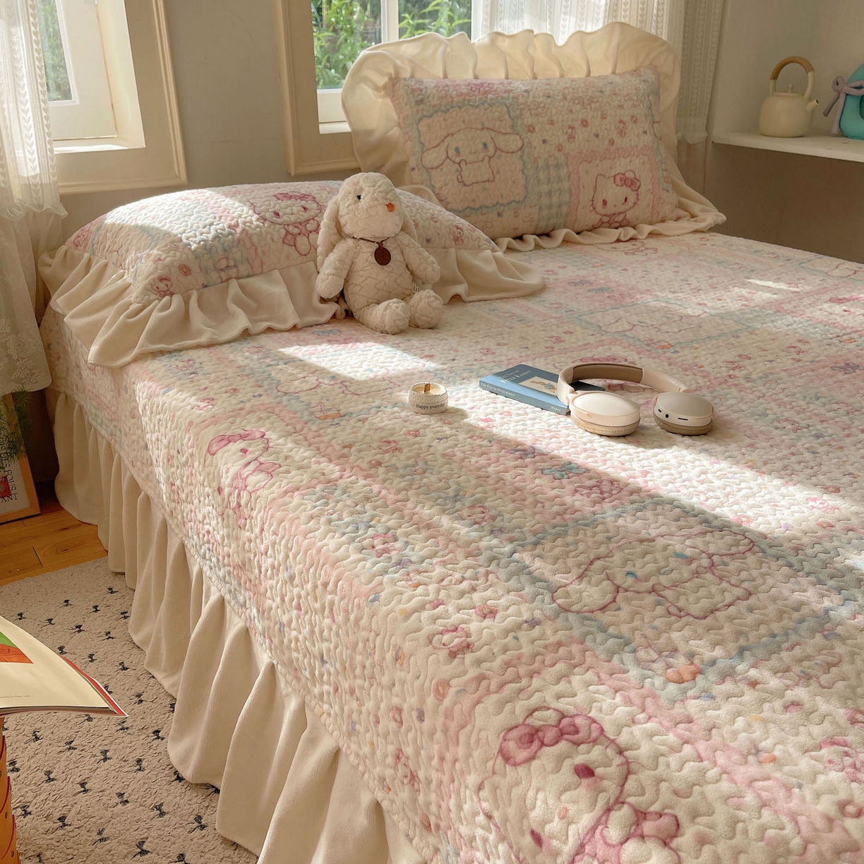 91家纺网 家纺一手货源 找家纺 红嘴企鹅 2025新款花边加厚牛奶绒单品床盖单件床盖三件套 少女猫咪