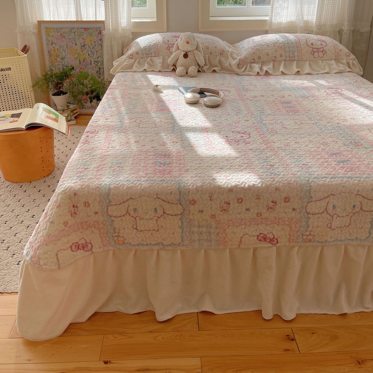 91家纺网 家纺一手货源 找家纺 红嘴企鹅 2025新款花边加厚牛奶绒单品床盖单件床盖三件套 少女猫咪