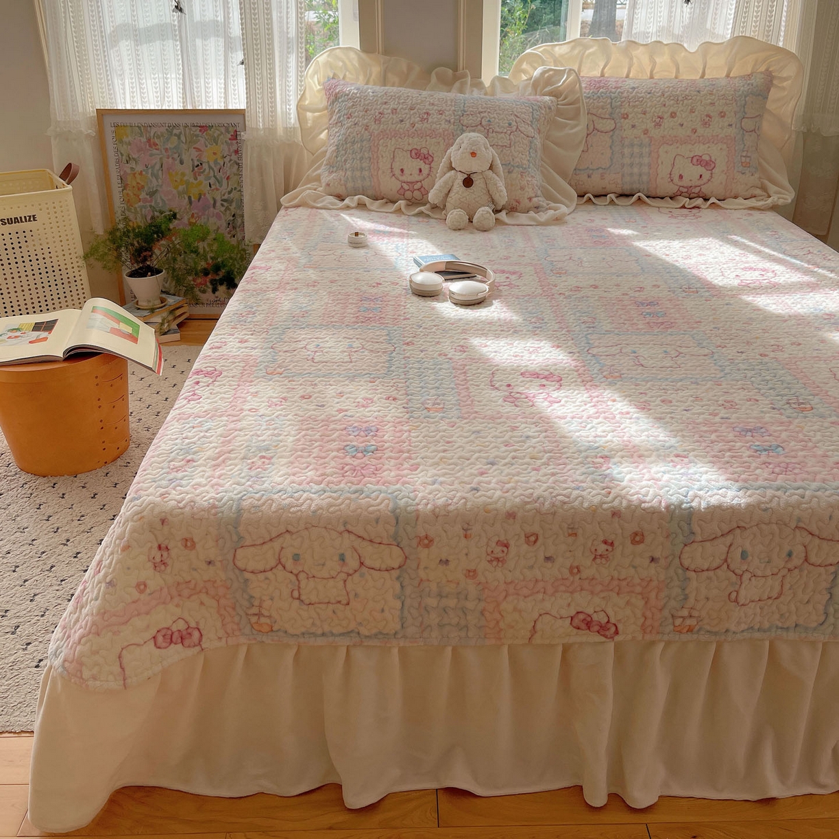 91家纺网 家纺一手货源 找家纺 红嘴企鹅 2025新款花边加厚牛奶绒单品床盖单件床盖三件套 少女猫咪