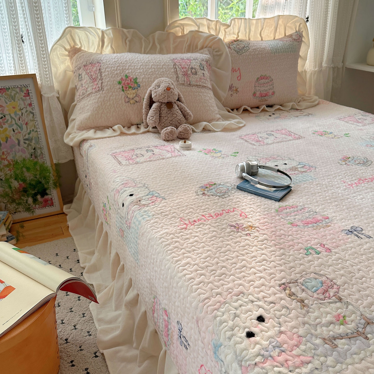 91家纺网 家纺一手货源 找家纺 红嘴企鹅 2025新款花边加厚牛奶绒单品床盖单件床盖三件套 生日Party