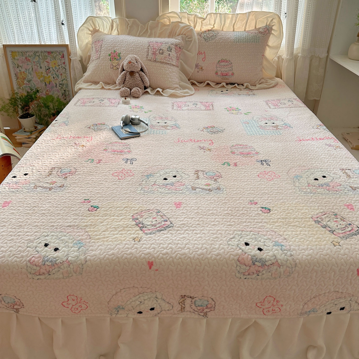 91家纺网 家纺一手货源 找家纺 红嘴企鹅 2025新款花边加厚牛奶绒单品床盖单件床盖三件套 生日Party