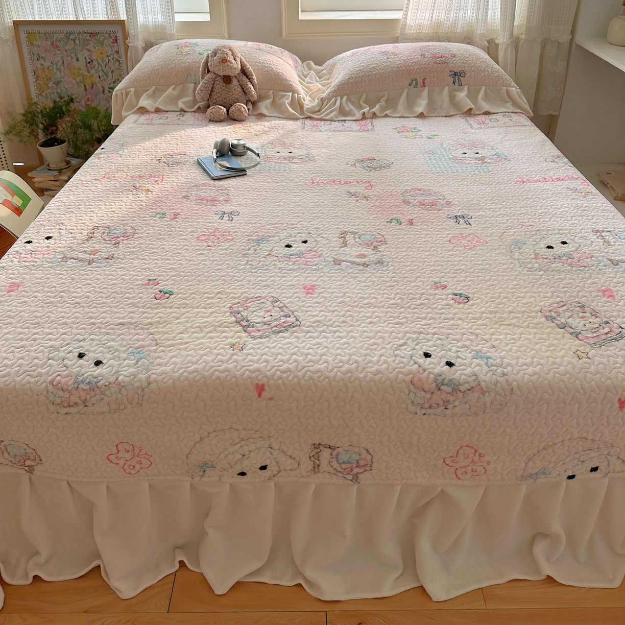 91家纺网 家纺一手货源 找家纺 红嘴企鹅 2025新款花边加厚牛奶绒单品床盖单件床盖三件套 生日Party