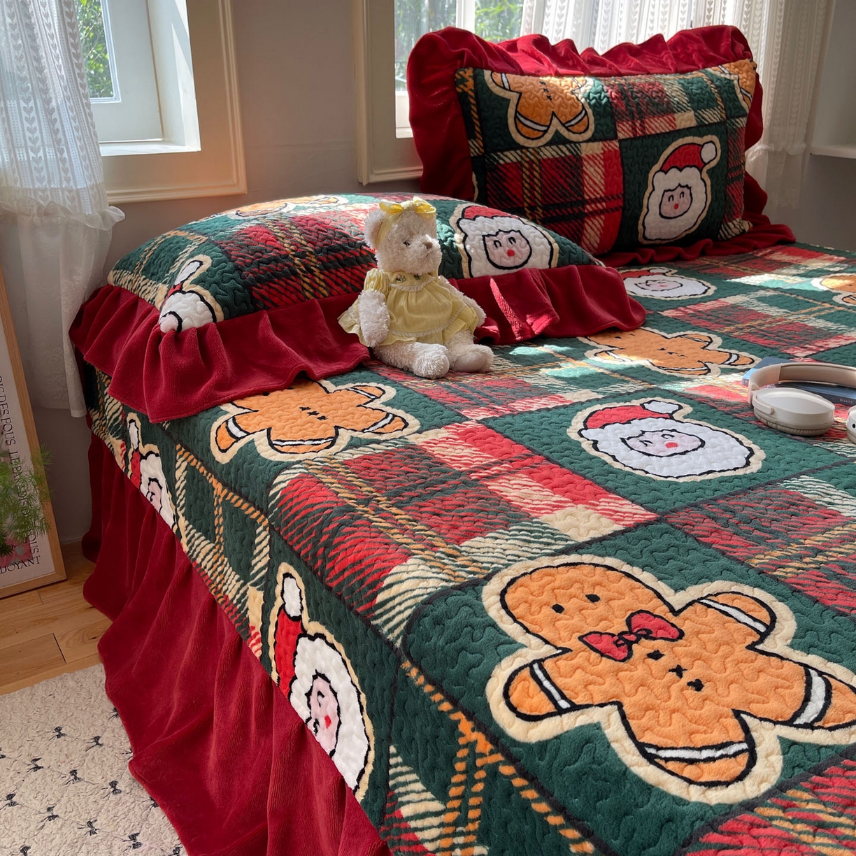 91家纺网 家纺一手货源 找家纺 红嘴企鹅 2025新款花边加厚牛奶绒单品床盖单件床盖三件套 圣诞老人