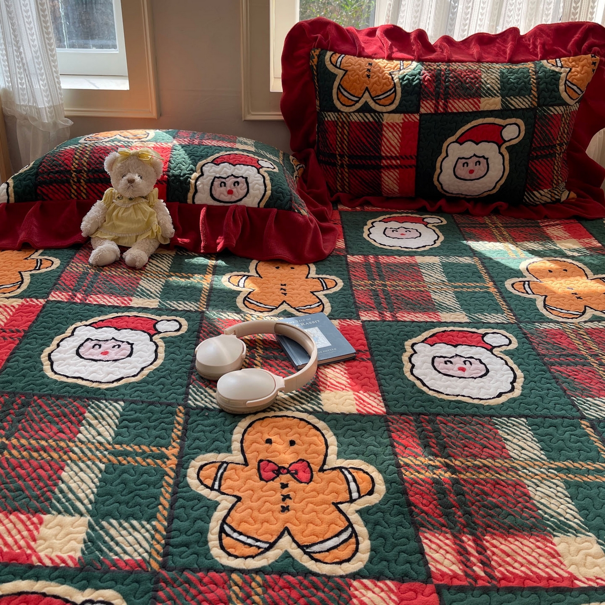 91家纺网 家纺一手货源 找家纺 红嘴企鹅 2025新款花边加厚牛奶绒单品床盖单件床盖三件套 圣诞老人