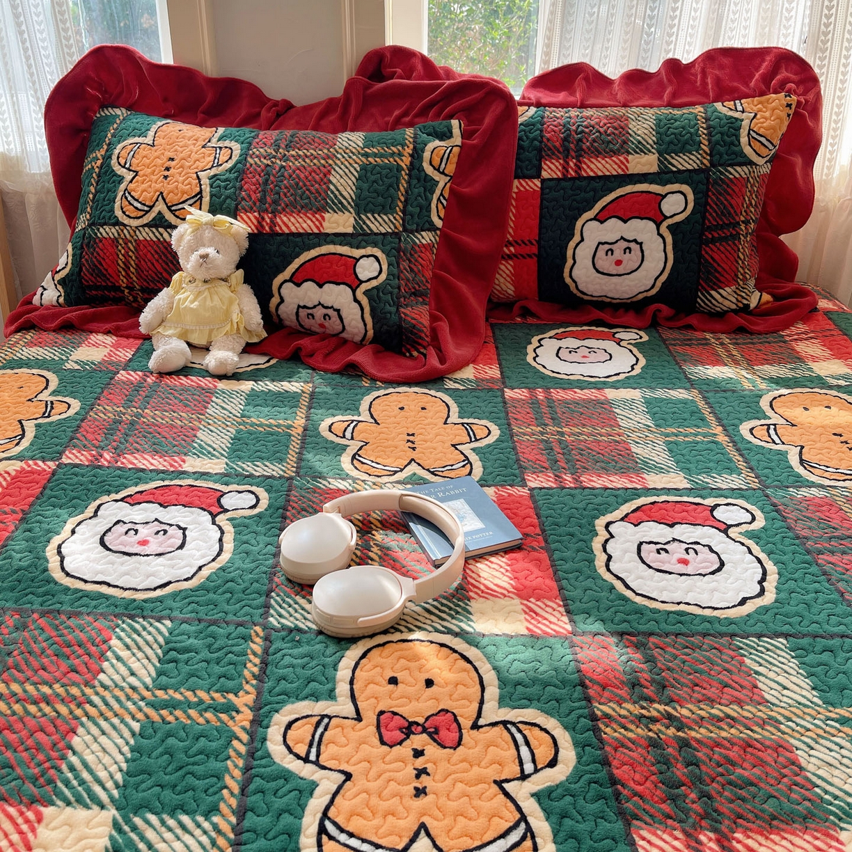 91家纺网 家纺一手货源 找家纺 红嘴企鹅 2025新款花边加厚牛奶绒单品床盖单件床盖三件套 圣诞老人