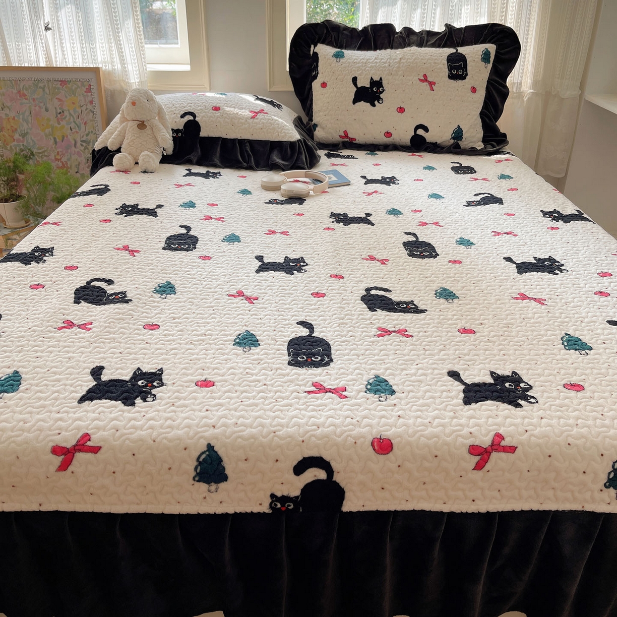 91家纺网 家纺一手货源 找家纺 红嘴企鹅 2025新款花边加厚牛奶绒单品床盖单件床盖三件套 圣诞猫