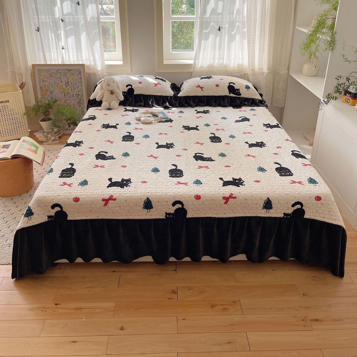 91家纺网 家纺一手货源 找家纺 红嘴企鹅 2025新款花边加厚牛奶绒单品床盖单件床盖三件套 圣诞猫