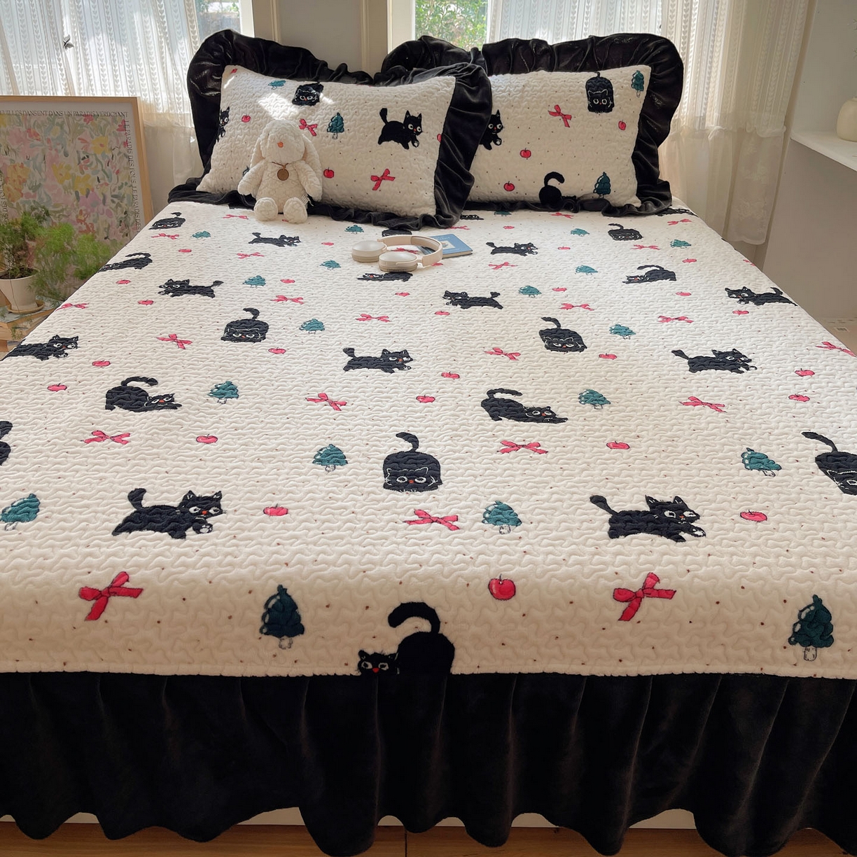 91家纺网 家纺一手货源 找家纺 红嘴企鹅 2025新款花边加厚牛奶绒单品床盖单件床盖三件套 圣诞猫