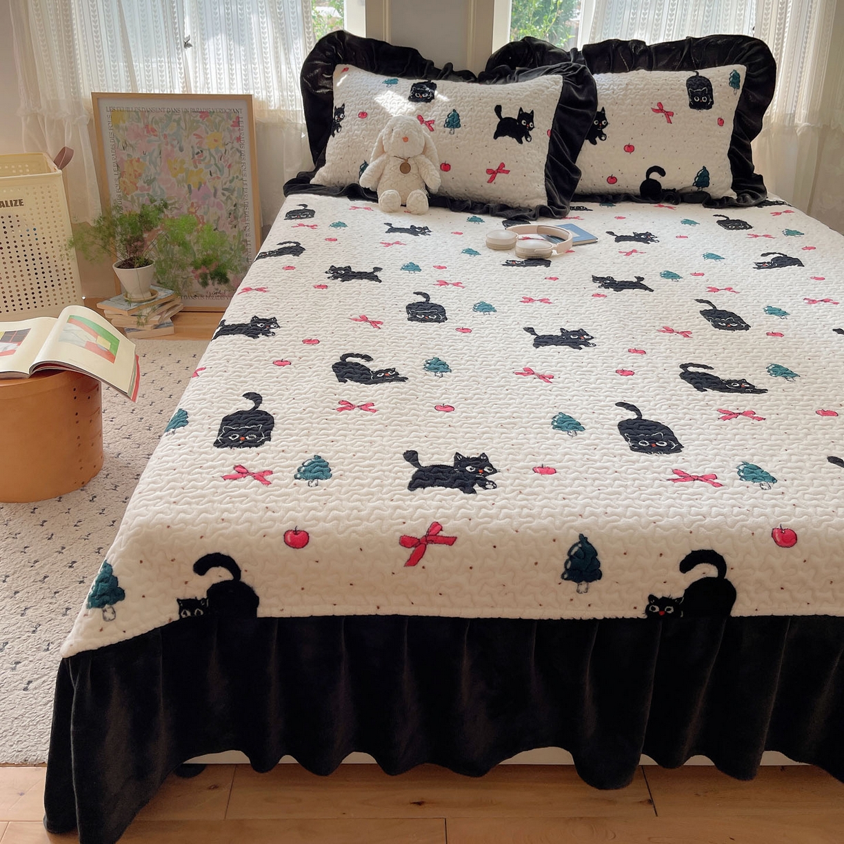 91家纺网 家纺一手货源 找家纺 红嘴企鹅 2025新款花边加厚牛奶绒单品床盖单件床盖三件套 圣诞猫