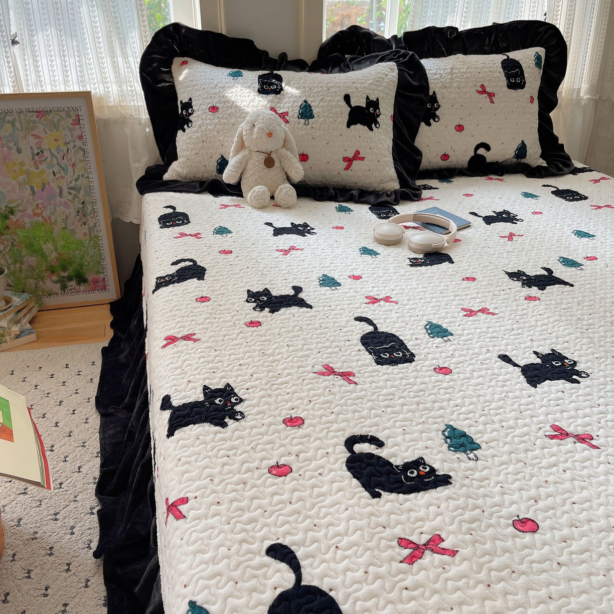 91家纺网 家纺一手货源 找家纺 红嘴企鹅 2025新款花边加厚牛奶绒单品床盖单件床盖三件套 圣诞猫