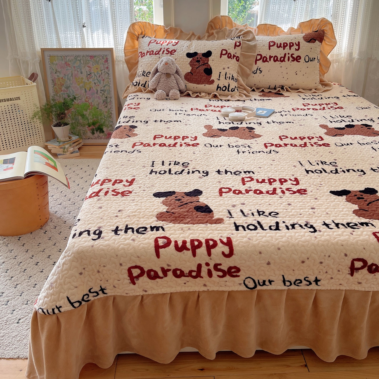 91家纺网 家纺一手货源 找家纺 红嘴企鹅 2025新款花边加厚牛奶绒单品床盖单件床盖三件套 淘气狗