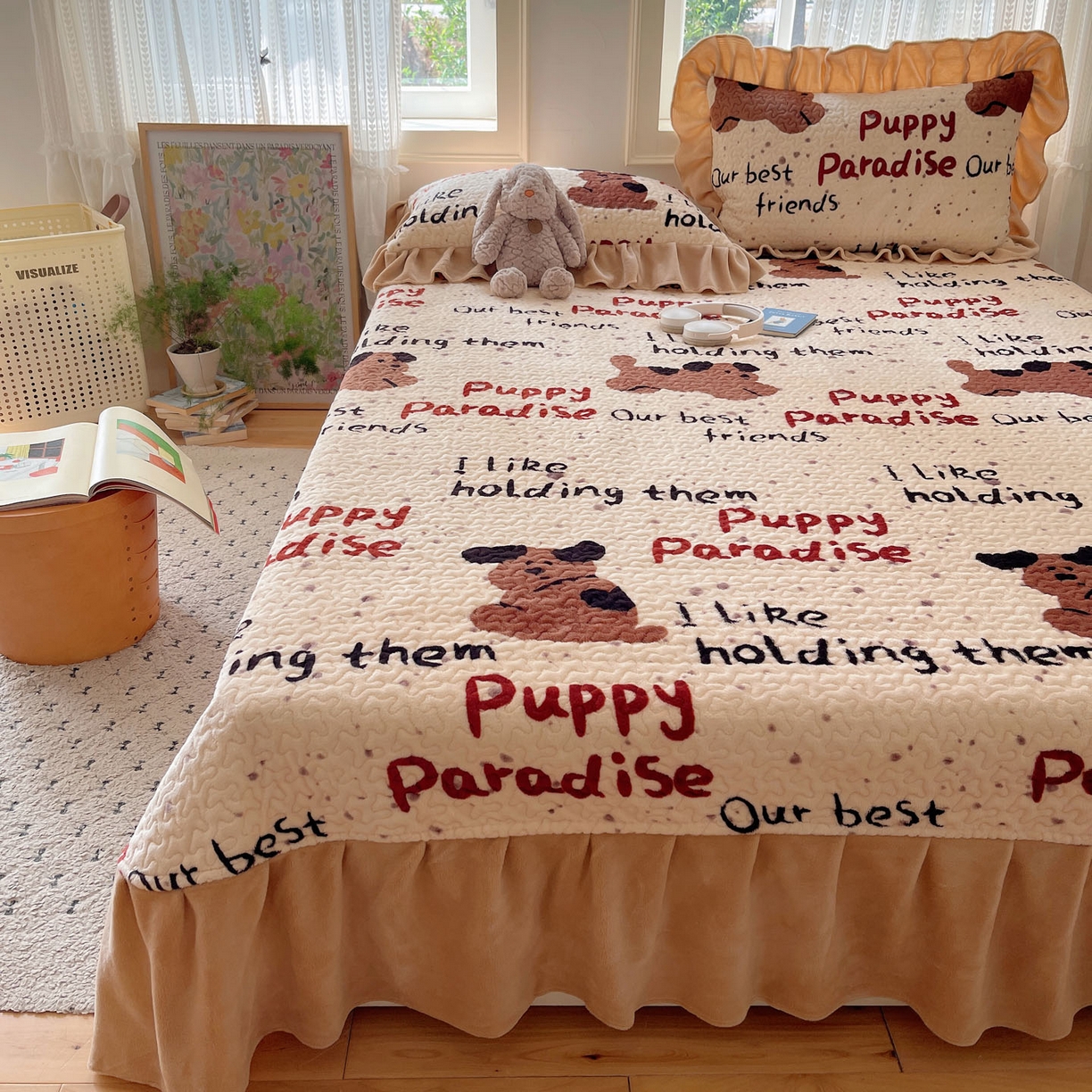 91家纺网 家纺一手货源 找家纺 红嘴企鹅 2025新款花边加厚牛奶绒单品床盖单件床盖三件套 淘气狗