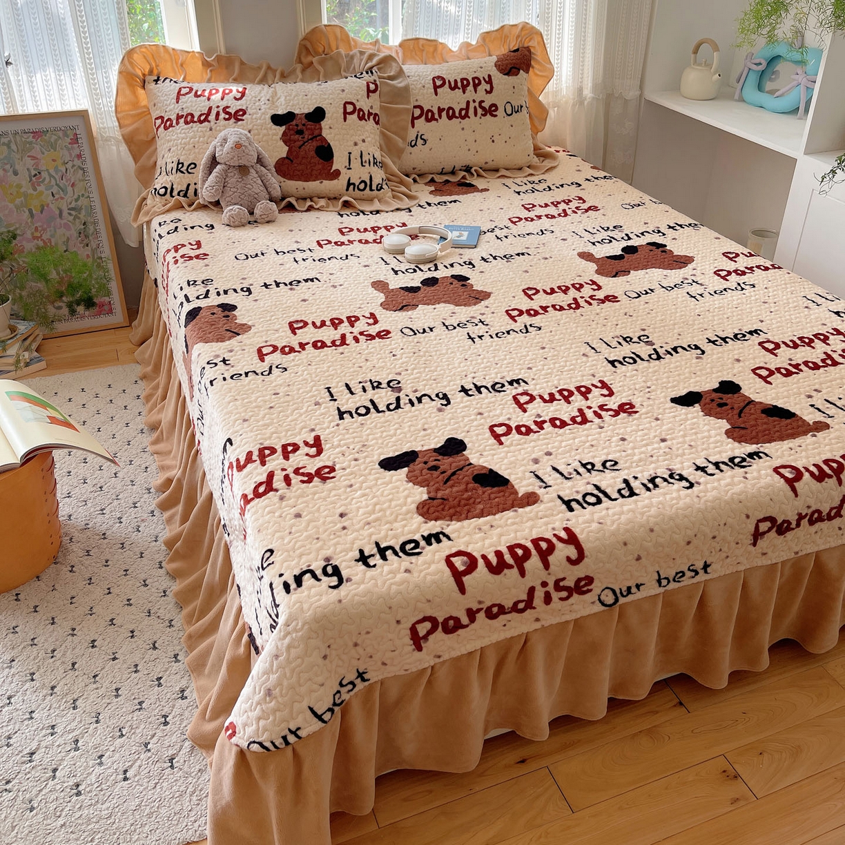 91家纺网 家纺一手货源 找家纺 红嘴企鹅 2025新款花边加厚牛奶绒单品床盖单件床盖三件套 淘气狗