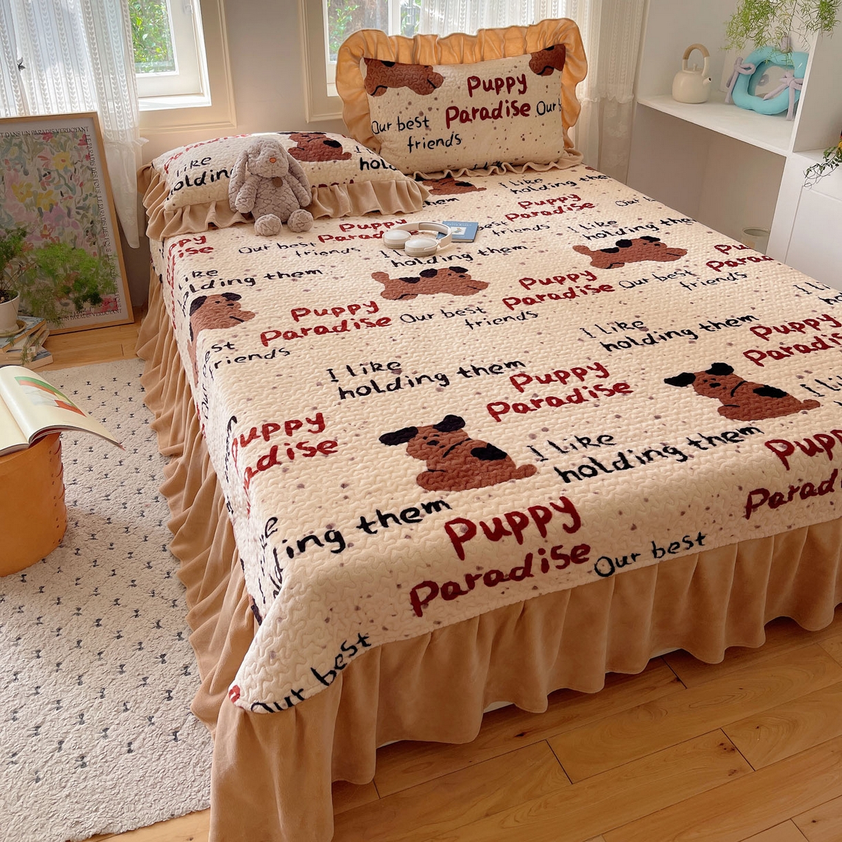 91家纺网 家纺一手货源 找家纺 红嘴企鹅 2025新款花边加厚牛奶绒单品床盖单件床盖三件套 淘气狗