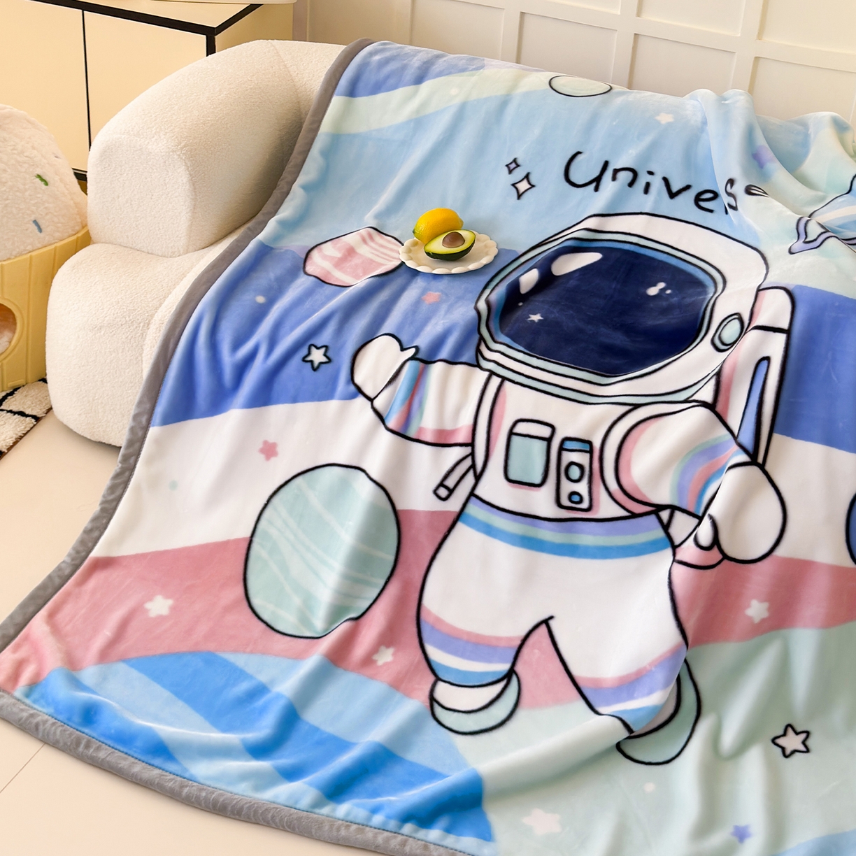 91家纺网 家纺一手货源 找家纺 舒隅家纺 2025新款大版印花云毯毛毯毯子 小小太空人