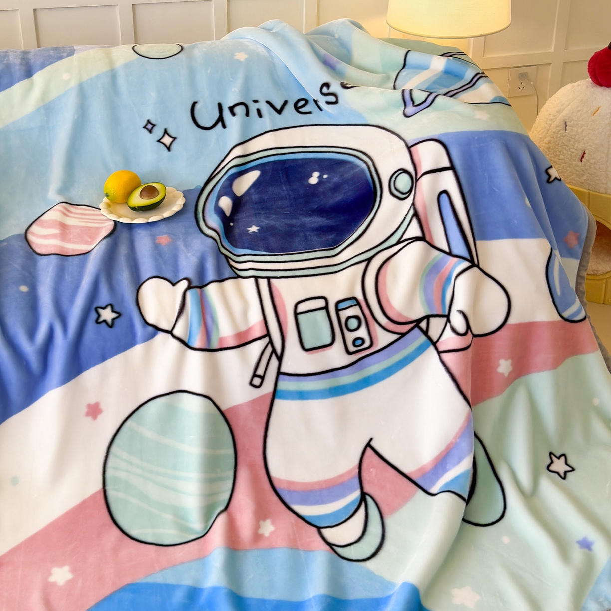 91家纺网 家纺一手货源 找家纺 舒隅家纺 2025新款大版印花云毯毛毯毯子 小小太空人