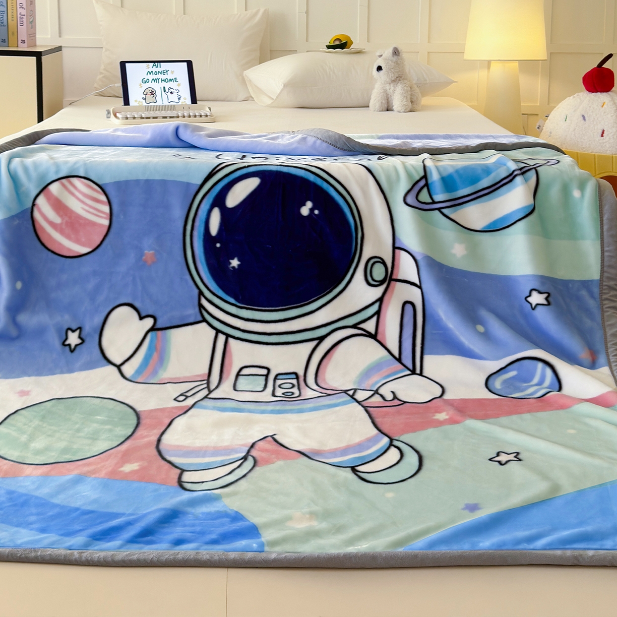 91家纺网 家纺一手货源 找家纺 舒隅家纺 2025新款大版印花云毯毛毯毯子 小小太空人